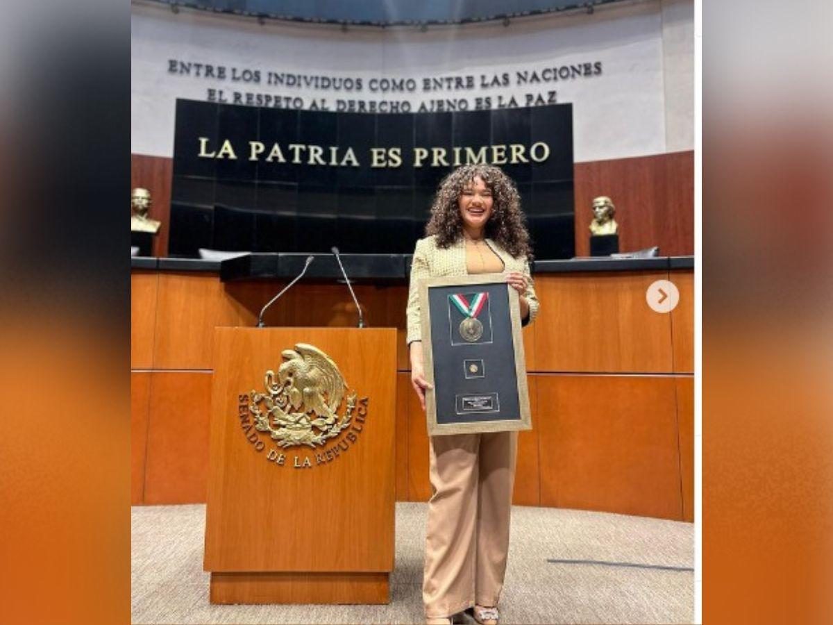 Cesia Sáenz recibe reconocimiento en México