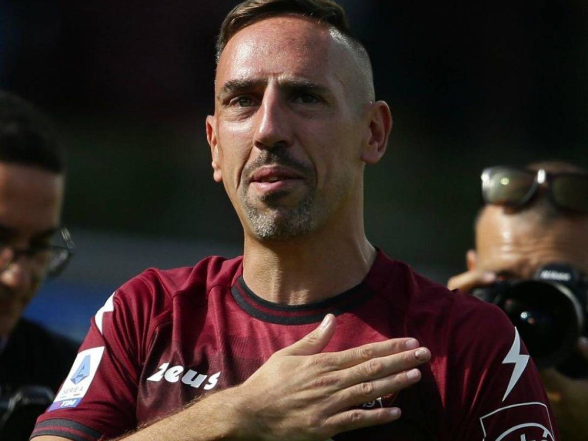 Con el siete a la espalda y lágrimas en los ojos, Ribery dice adiós a los terrenos