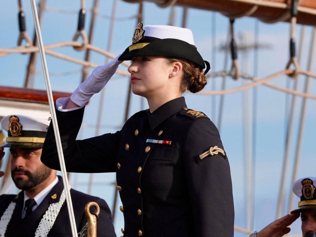 Princesa Leonor se embarca en el buque Elcano; estará en alta mar seis meses