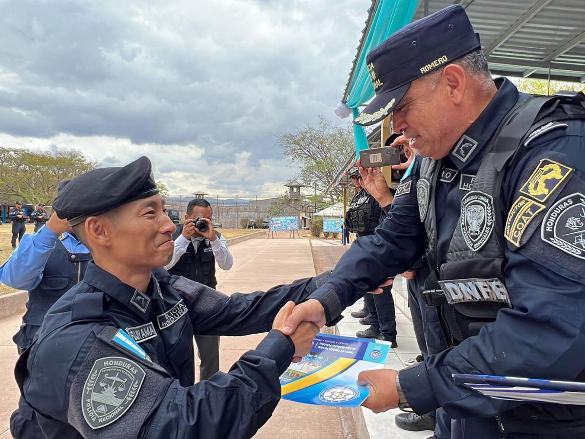 El japonés se mostró emocionado tras culminar con éxito el curso.