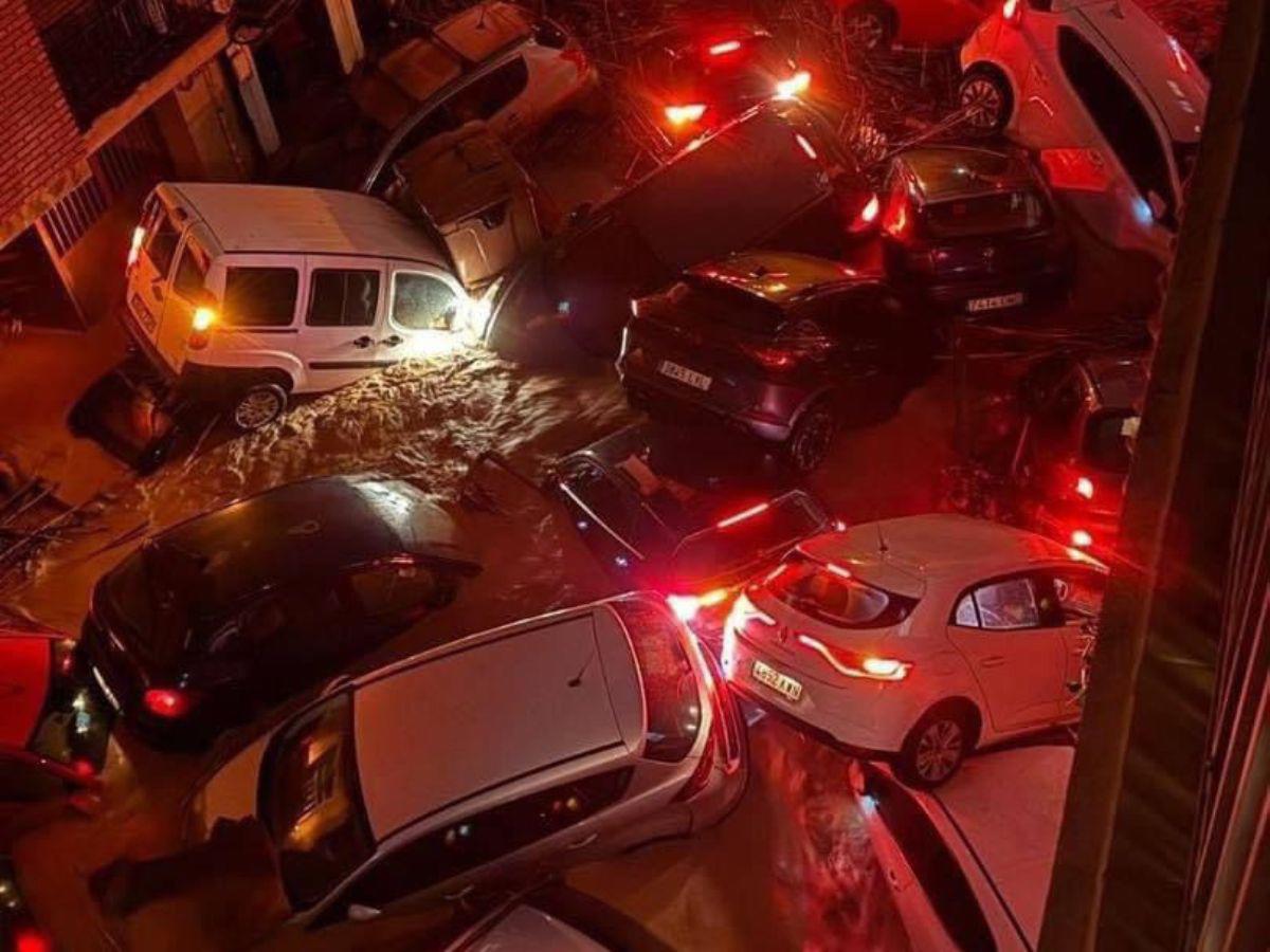 Decenas de muertos, carros flotando y personas desaparecidas: desastres tras inundaciones en Valencia