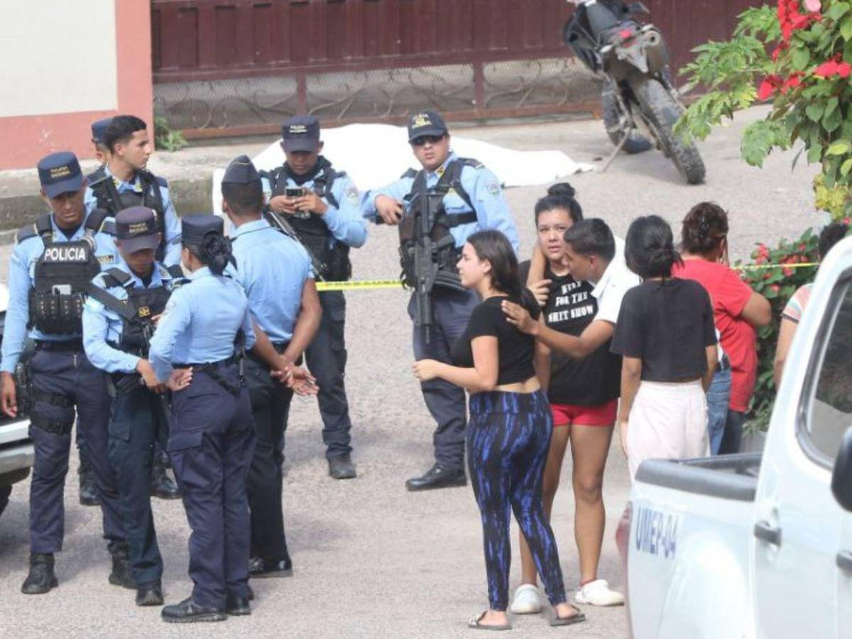 “¿Por qué mi muchacho?”: Familiares lloran crimen de joven en colonia Villa Nueva