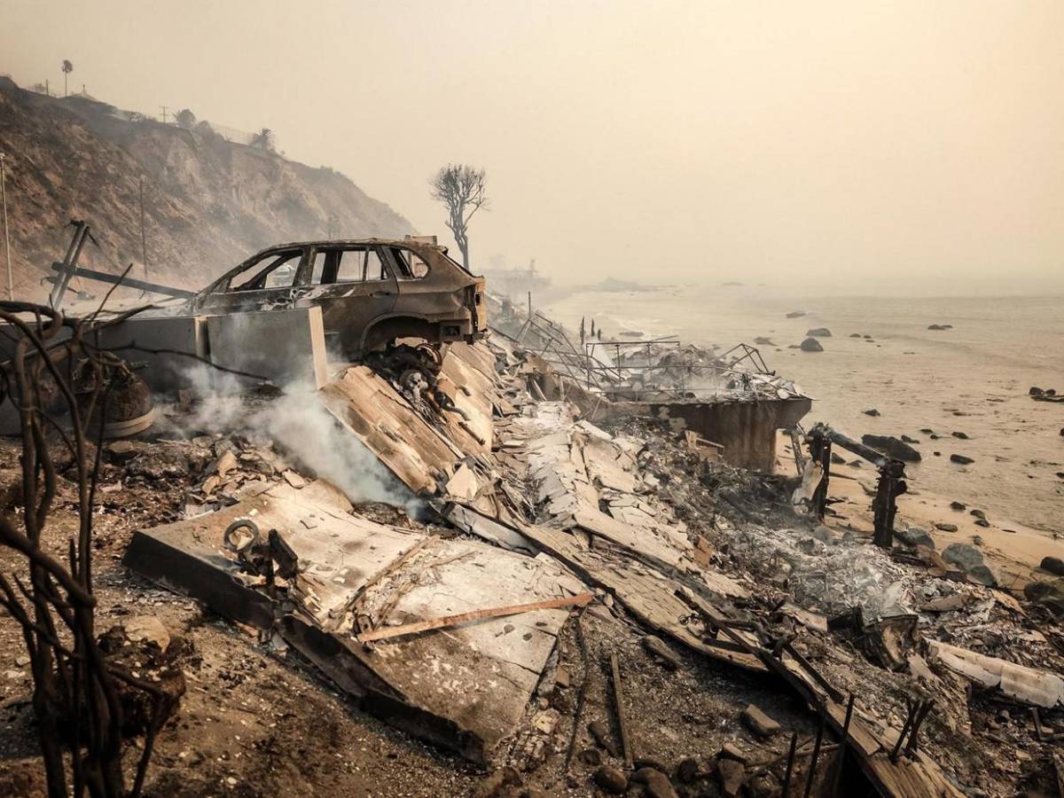 ¿Qué falló al enfrentar incendios en Los Ángeles, presupuesto o exceso de confianza?