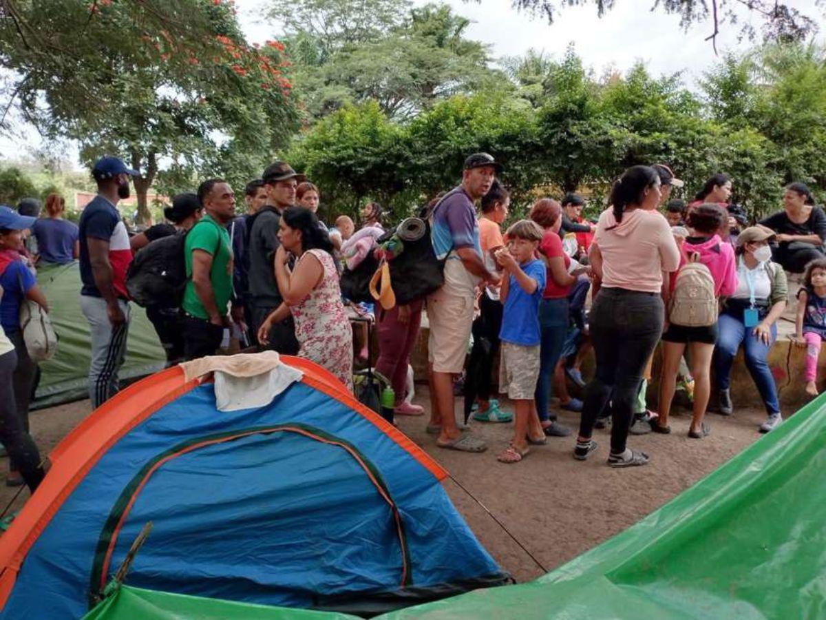 Aglomeración de migrantes en Danlí, El Paraíso, sigue elevada