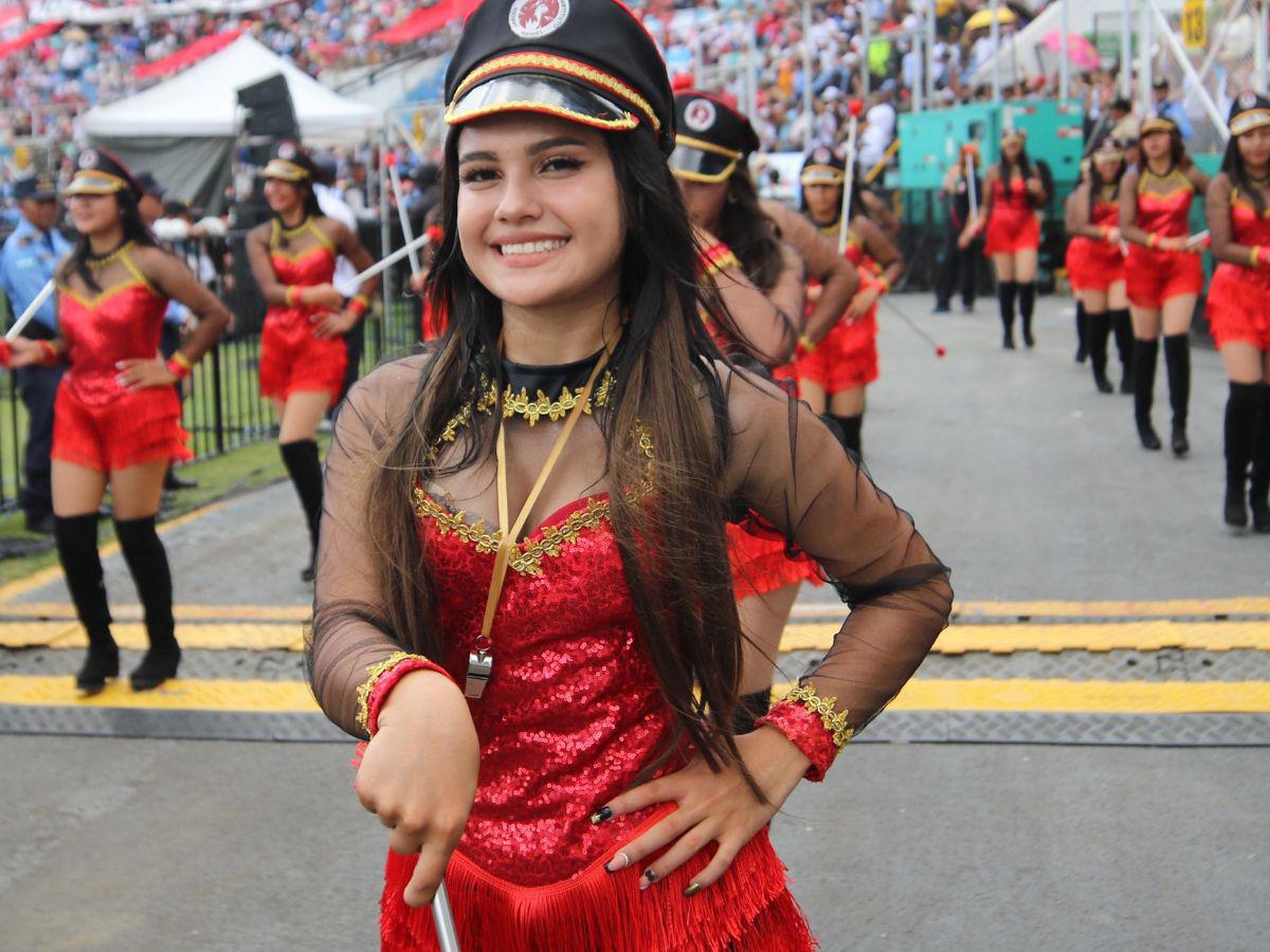 Las palillonas con las más bellas sonrisas durante los desfiles patrios