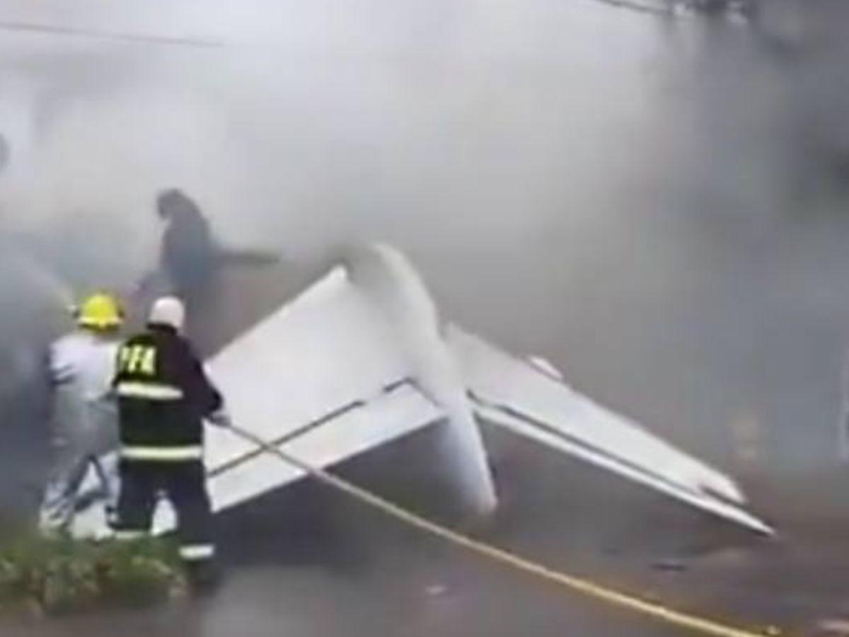 ¡Sin sobrevivientes! Imágenes impactantes de cómo se estrelló el avión privado en Argentina