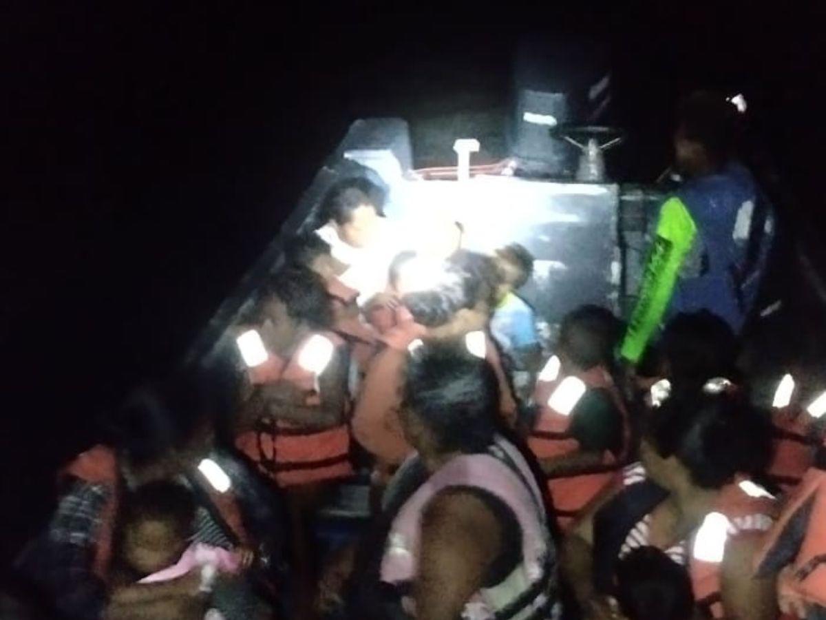 Rescatan a 17 personas tras naufragio en una laguna de Gracias a Dios