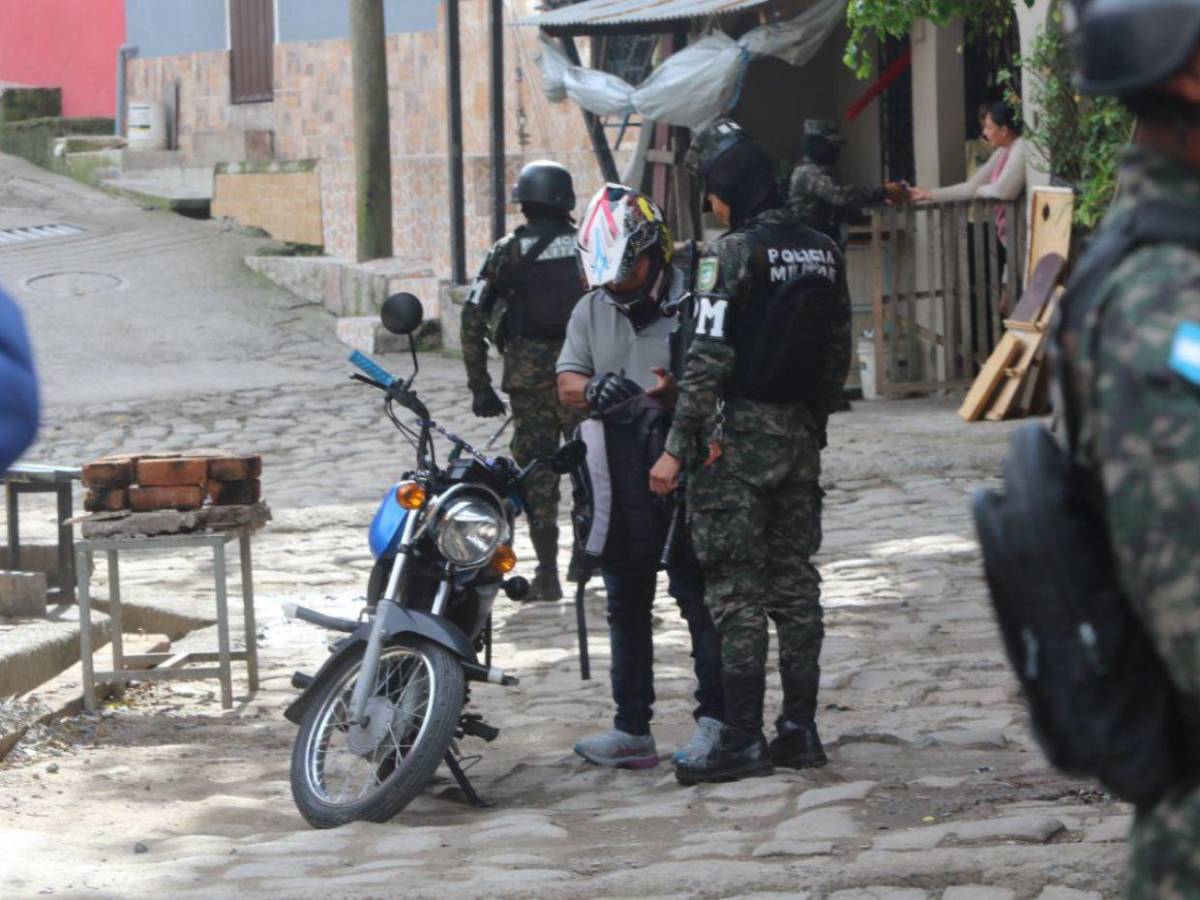 Fuertes operativos tras muerte de policía militar en enfrentamiento en La Laguna