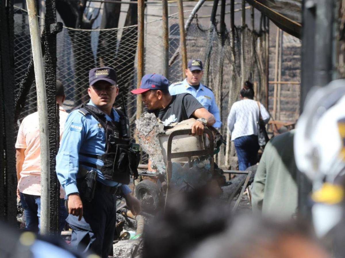 Devastados y sin sustento, comerciantes de Comayagüela enfrentan tragedia tras incendio