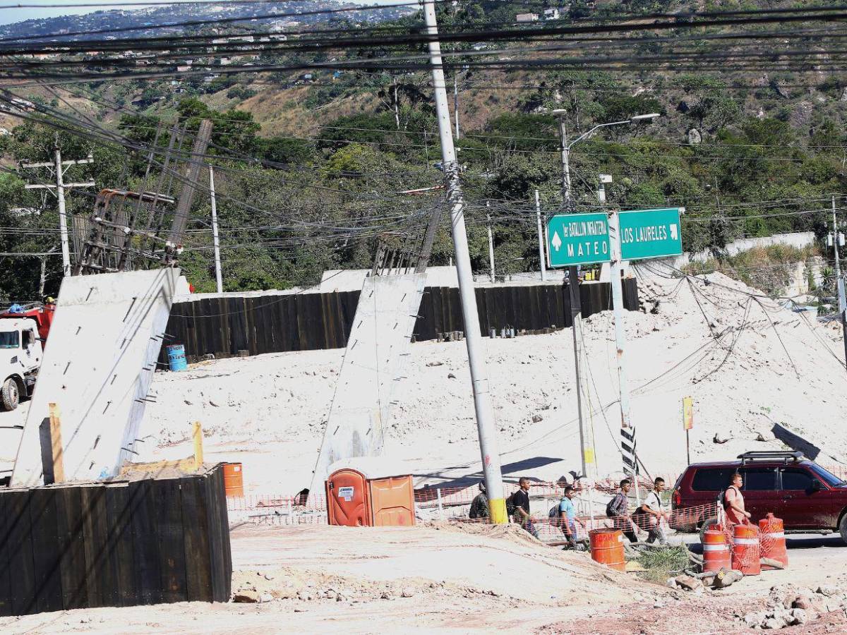 Así avanzan los trabajos de construcción de los puentes aéreos en Mateo