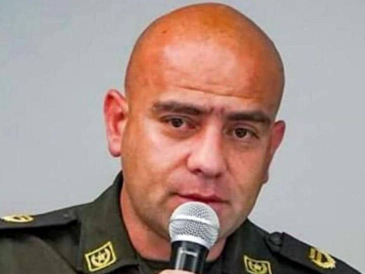 Ordenan en Colombia captura de un coronel y 10 policías más por asesinato de tres jóvenes