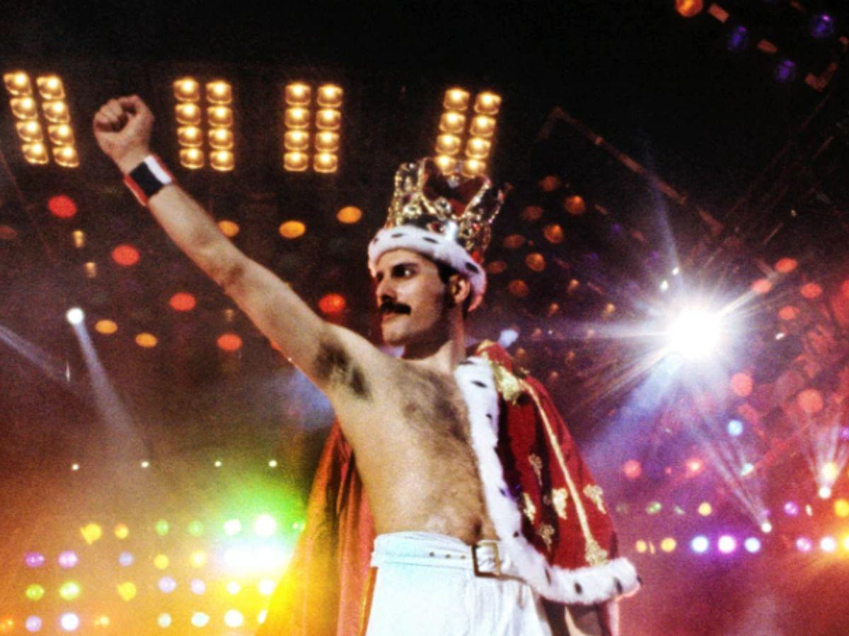 Una corona, guitarra y un manuscrito: subastarán objetos personales de Freddie Mercury