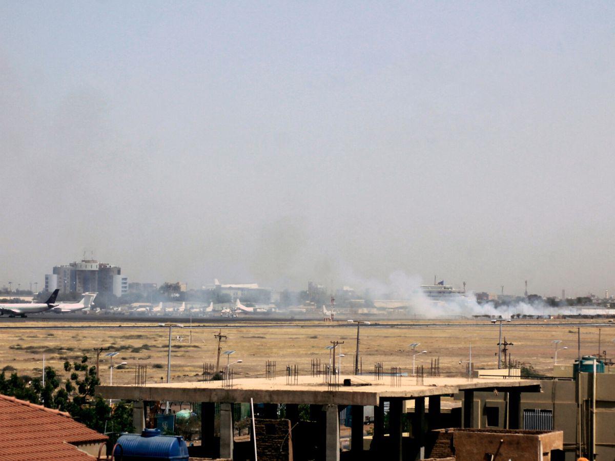 Caos en Sudán: Fuerza Aérea ataca bases paramilitares en Jartum