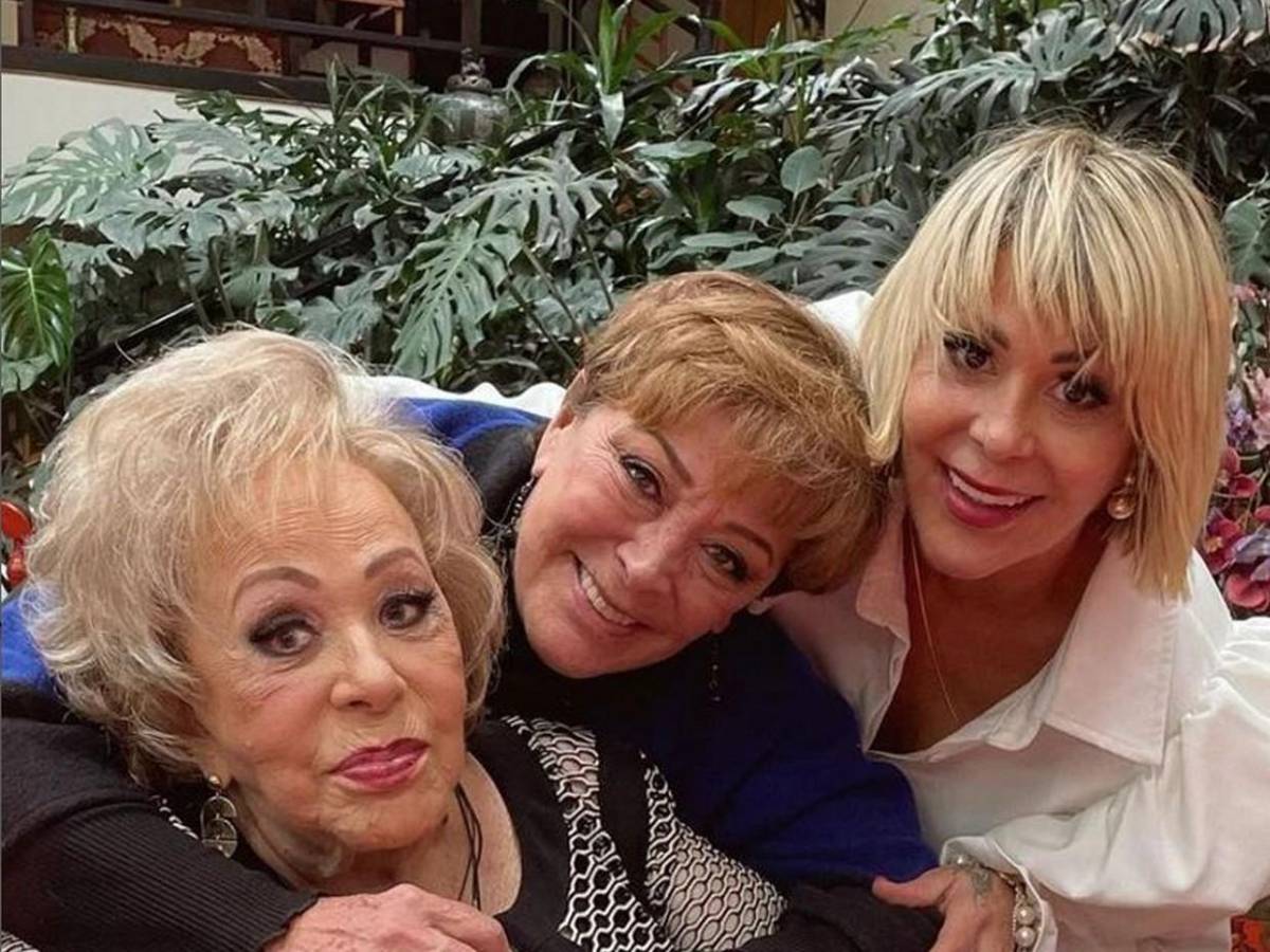 Silvia Pinal es hospitalizada y su hija alarma al pedir “rezar por ella”