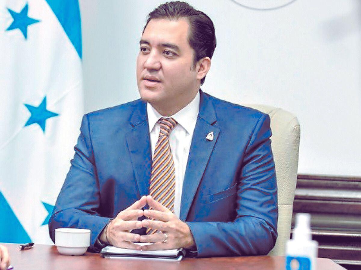 Decisión de Carlos Aguilar es política, dice Héctor Zelaya