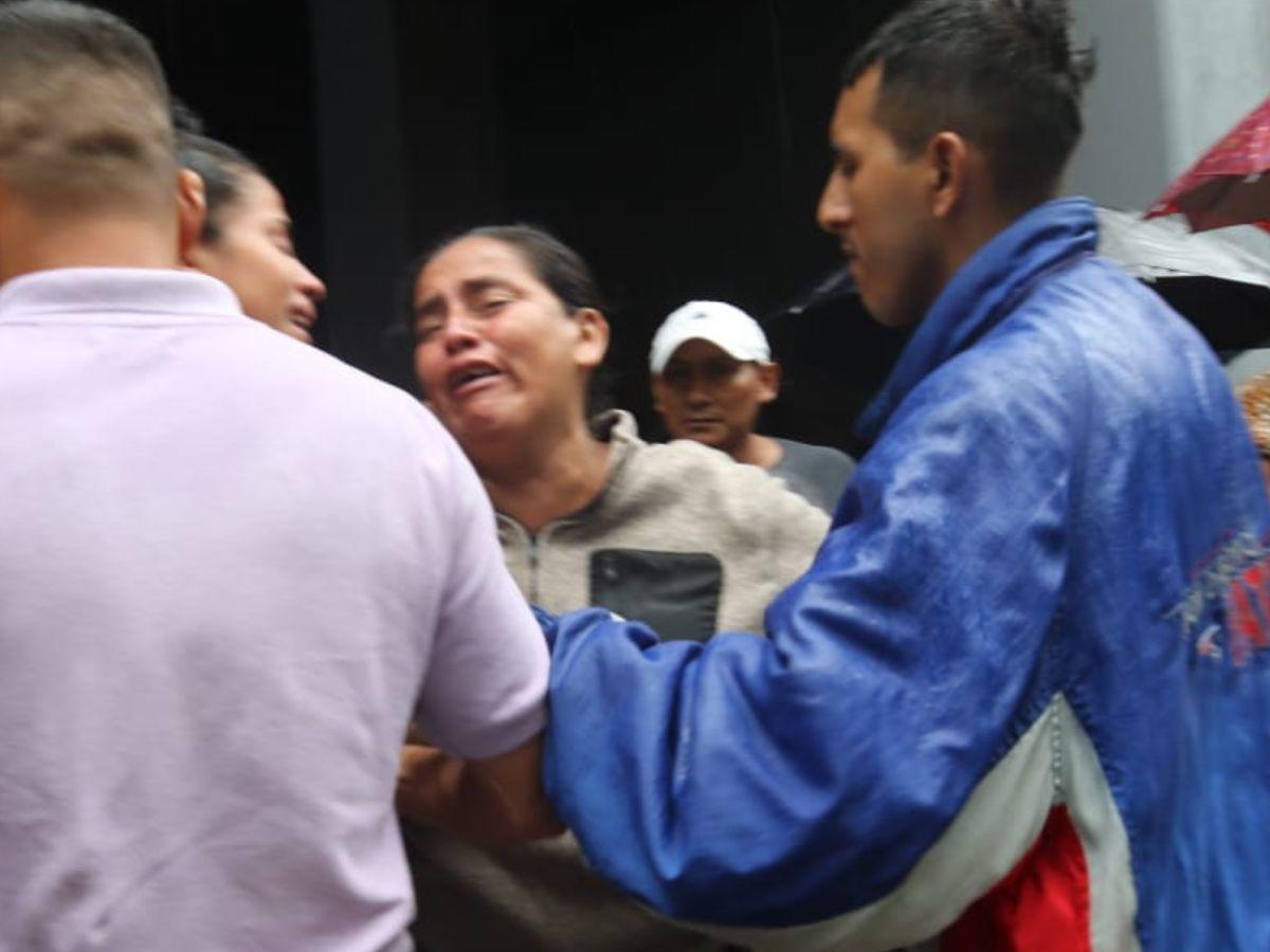 “Quiero ver a mi bebé”: Familiares de niñera fallecida en accidente de bus en la capital