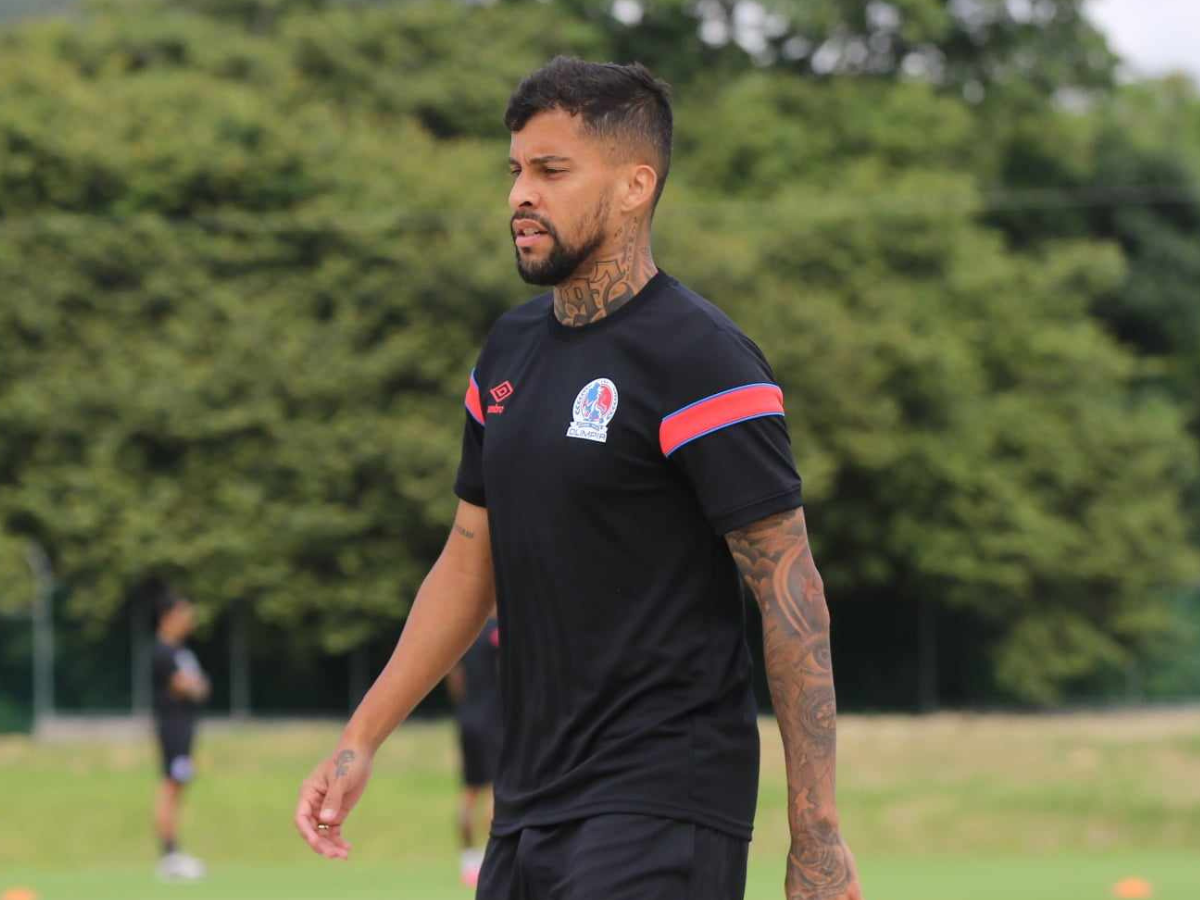 Gabriel Araújo toma con mucha tranquilidad las críticas que está recibiendo Olimpia tras la derrota ante el Estelí .