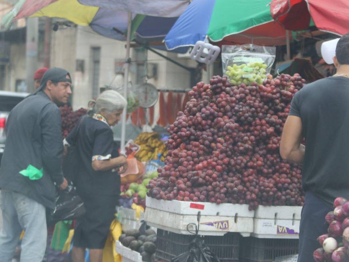 El mercado Zonal Belén abarrotado por las compras de fin de año