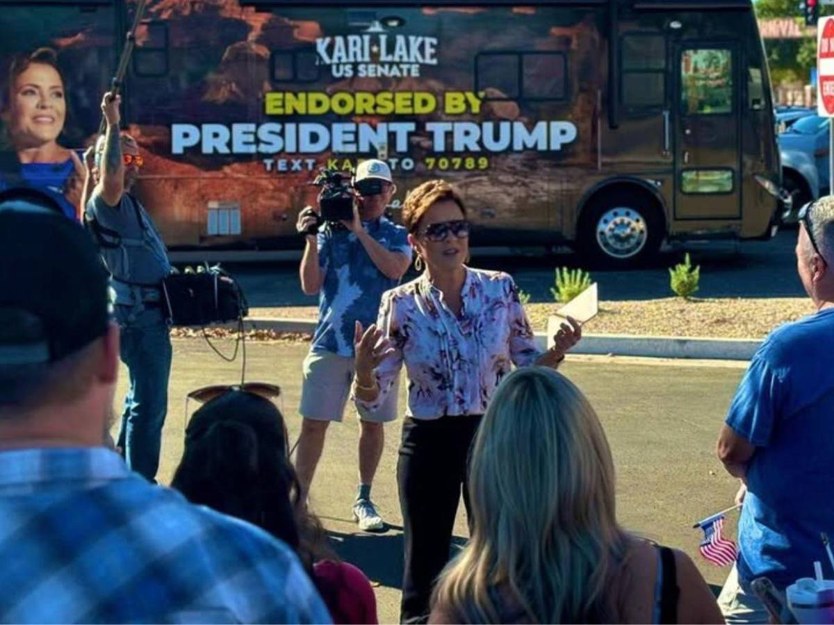 ¿Quién es Kari Lake, nueva directora de La Voz de América nombrada por Trump?