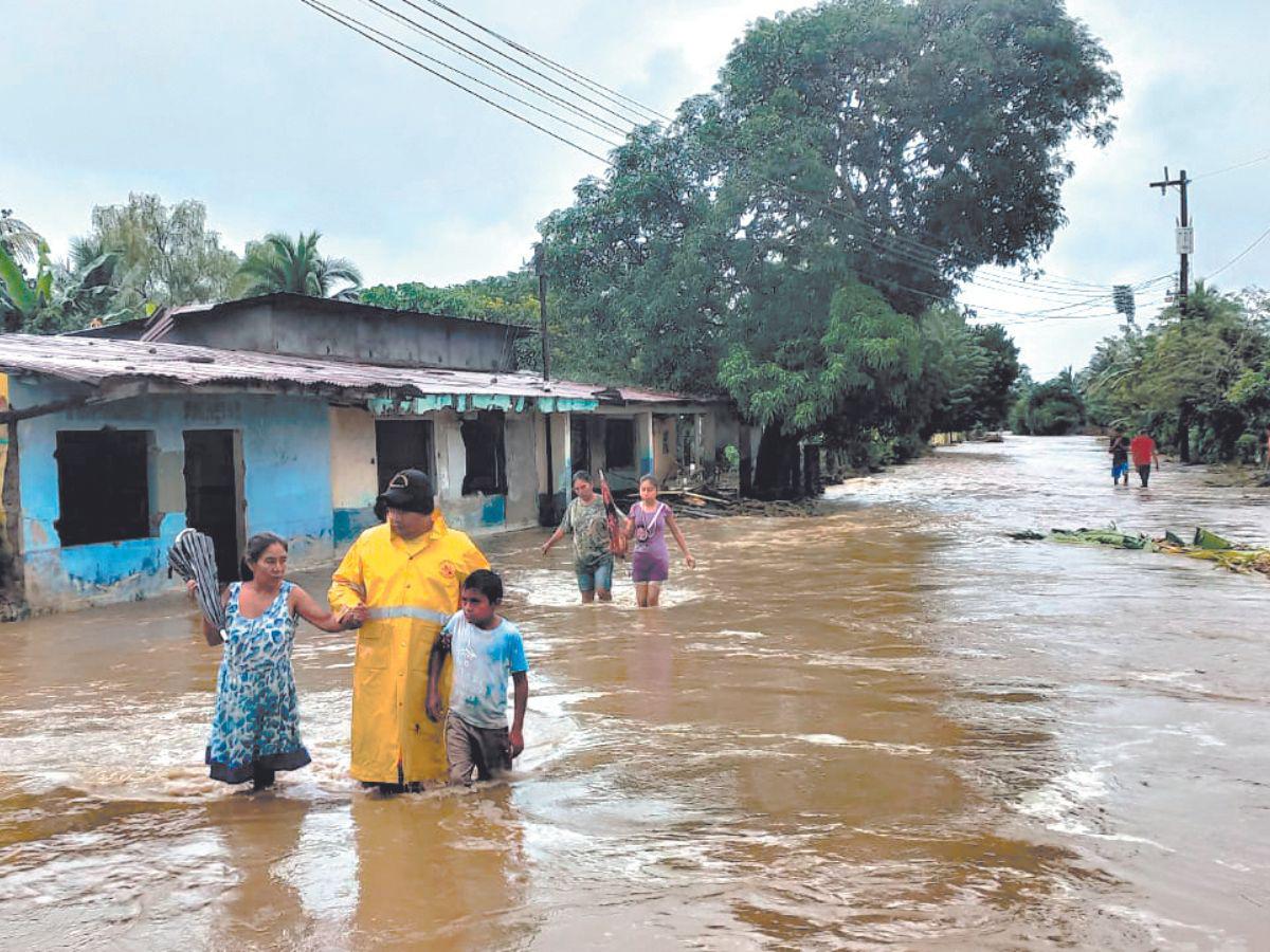 Frente frío ya deja caos y alertas en zona norte de Honduras