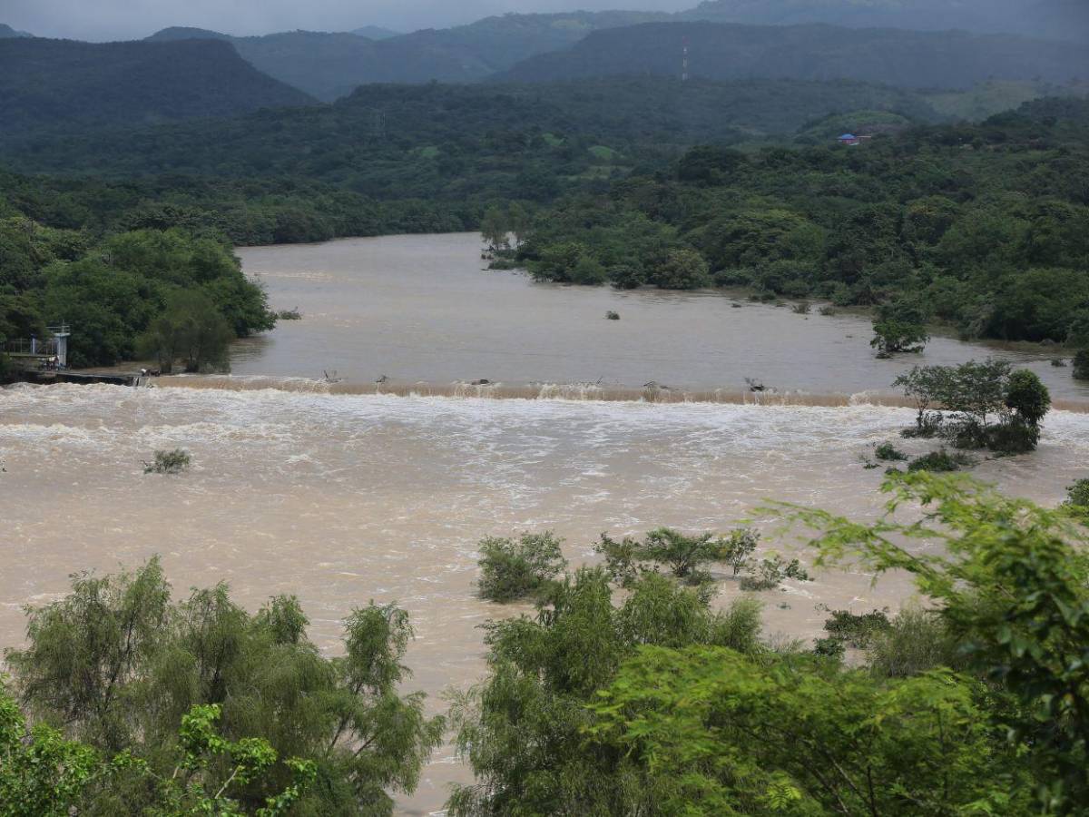 Incomunicados en el sur de Honduras por crecida de ríos tras lluvias