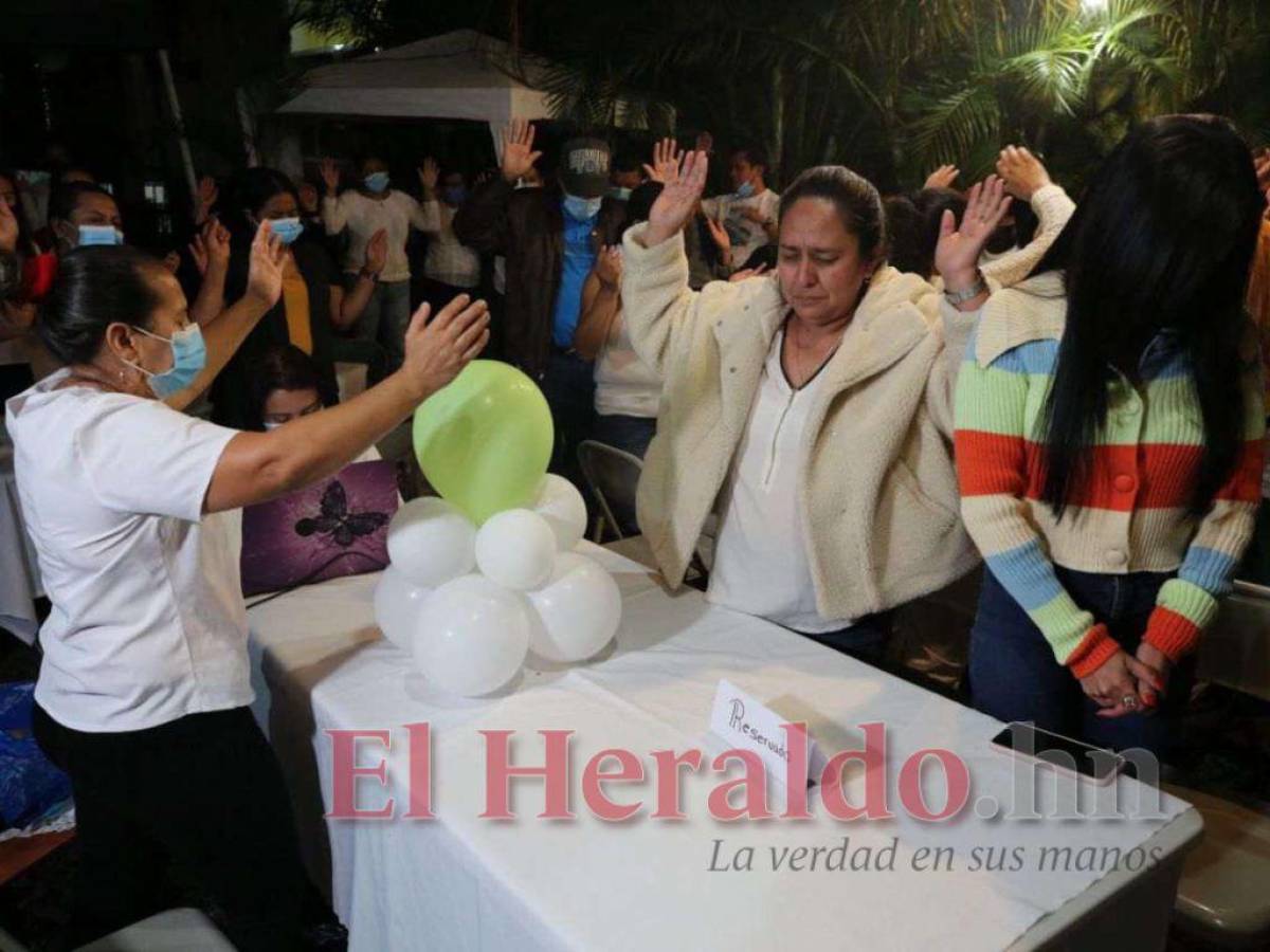 Además hubo una jornada de oración de parte de su familia y amigos en la casa de Kevin.