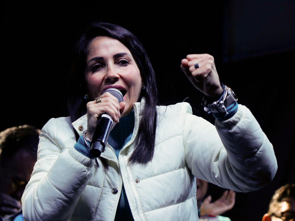 Luisa González celebra un “triunfo” en primera vuelta de elecciones presidenciales en Ecuador