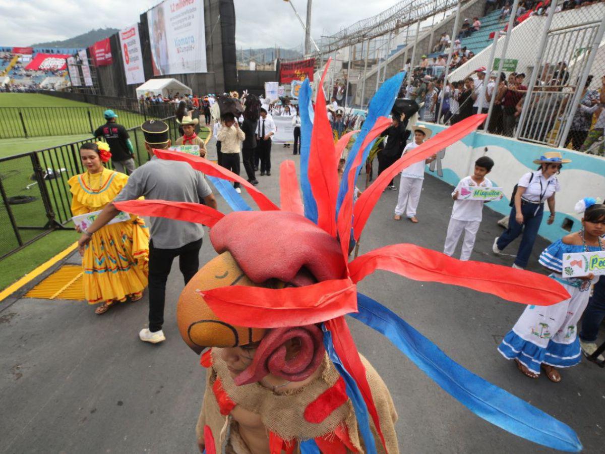 Pintorescos y patrióticos: cuadros culturales engalanan desfiles patrios 2024 en la capital