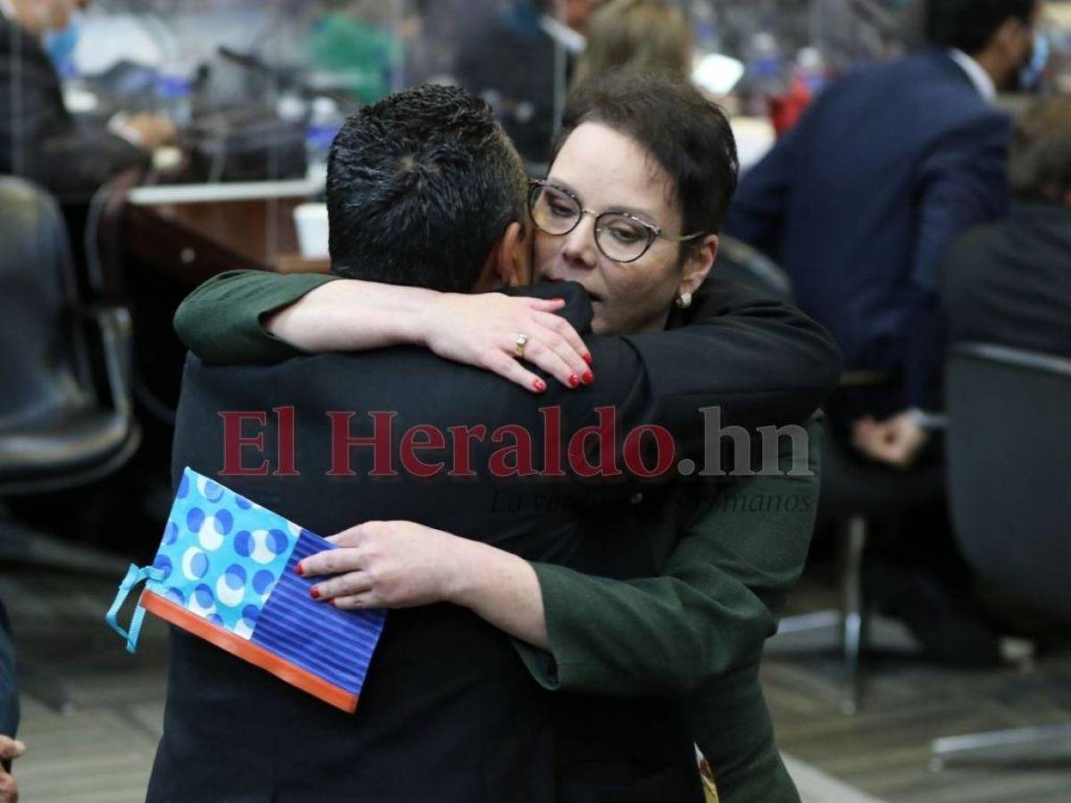 Beatriz Valle regresa al Congreso tras recuperarse del covid-19