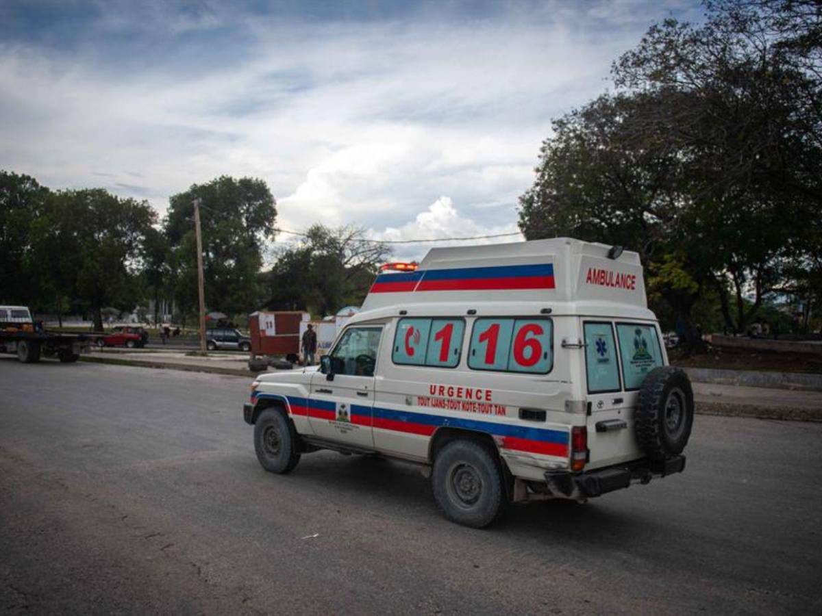 Banda criminal asesinó a dos periodistas y a un policía durante ataque a hospital en Haití