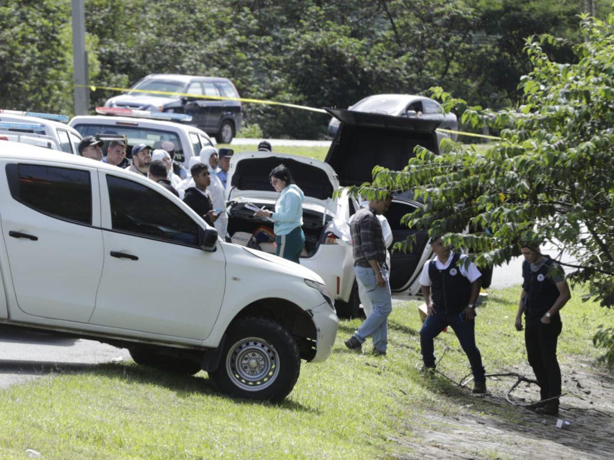 Dentro de una cajuela y cubierto sus rostros: así encontraron a jóvenes muertos en CA-5