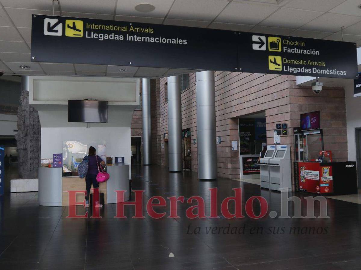 Sola luce la terminal capitalina desde la cancelación de vuelos internacionales.