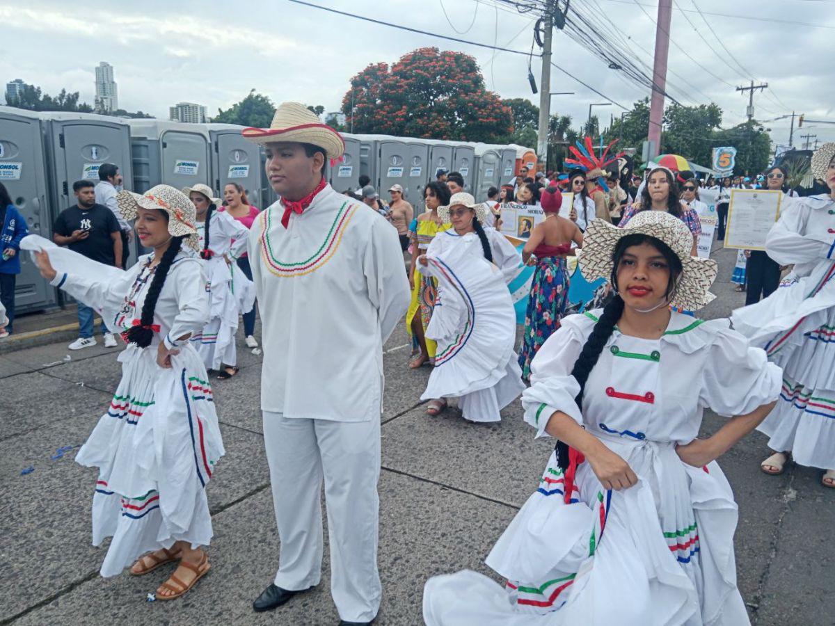 Pintorescos y patrióticos: cuadros culturales engalanan desfiles patrios 2024 en la capital