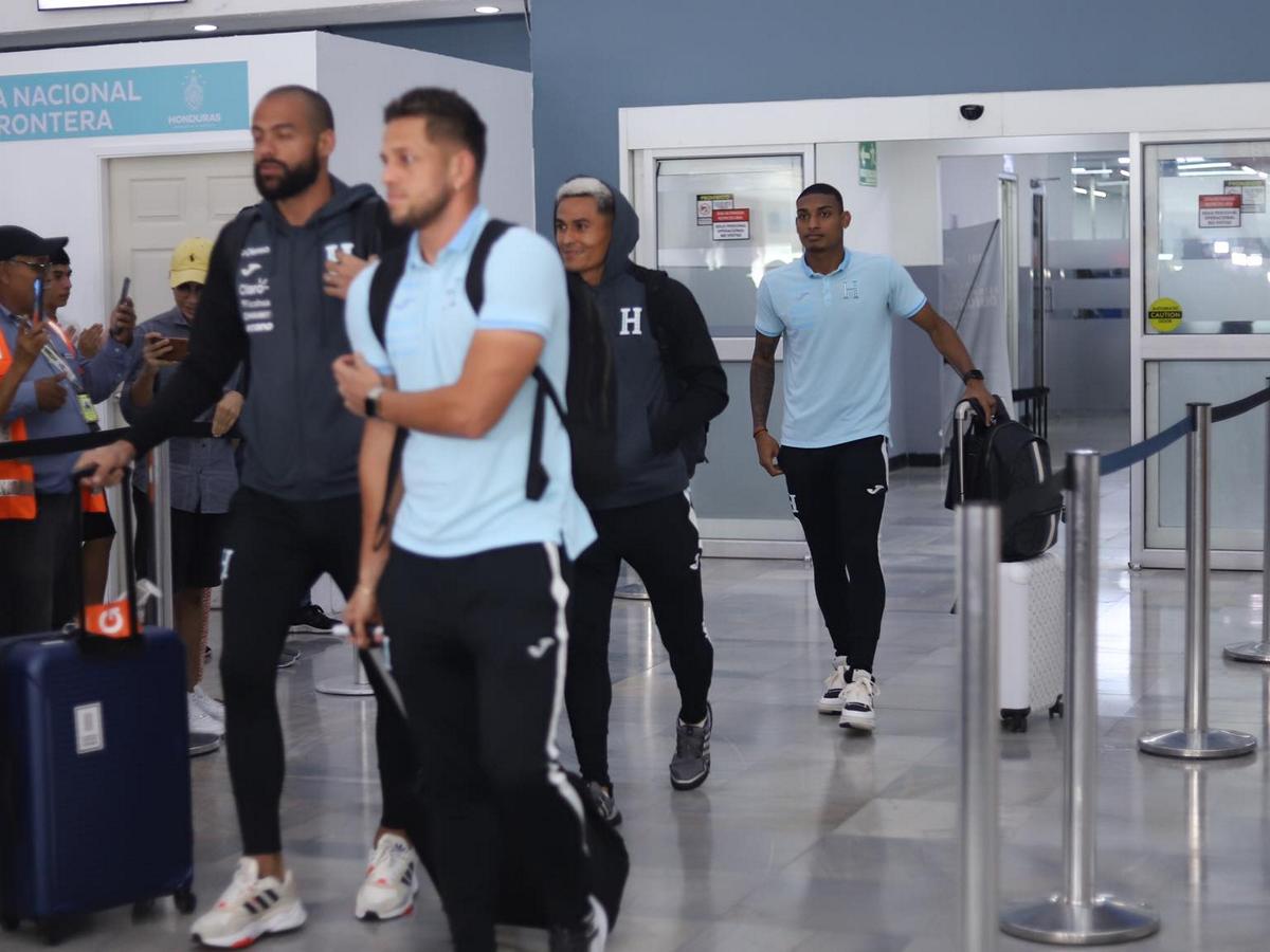 Selección de Honduras regresa al país tras polémica derrota en México