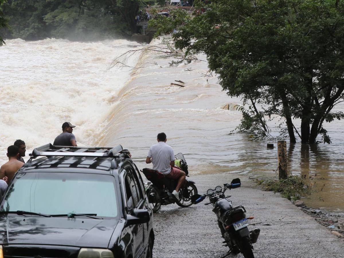 Comunidades incomunicadas en la zona sur por crecida de ríos tras lluvias