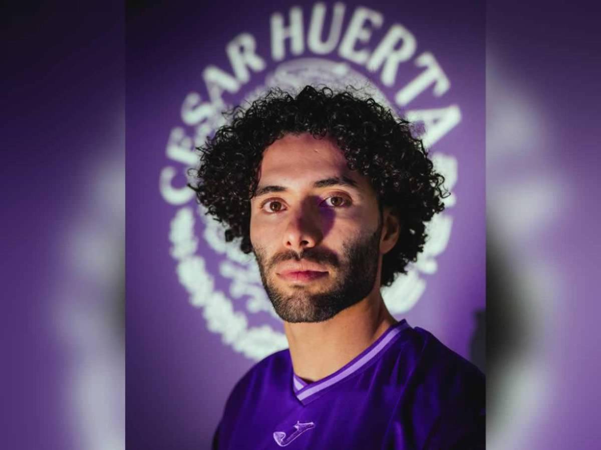 Chino Huerta y el error que se cometió mientras era presentado por su nuevo equipo