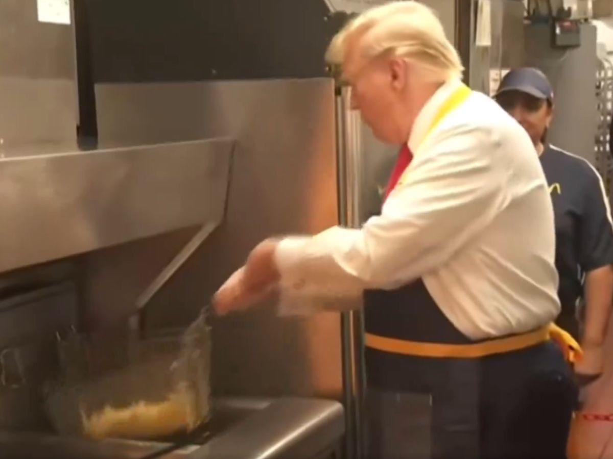 Trump cocina papas en un restaurante de comida rápida y envía un mensaje a Harris