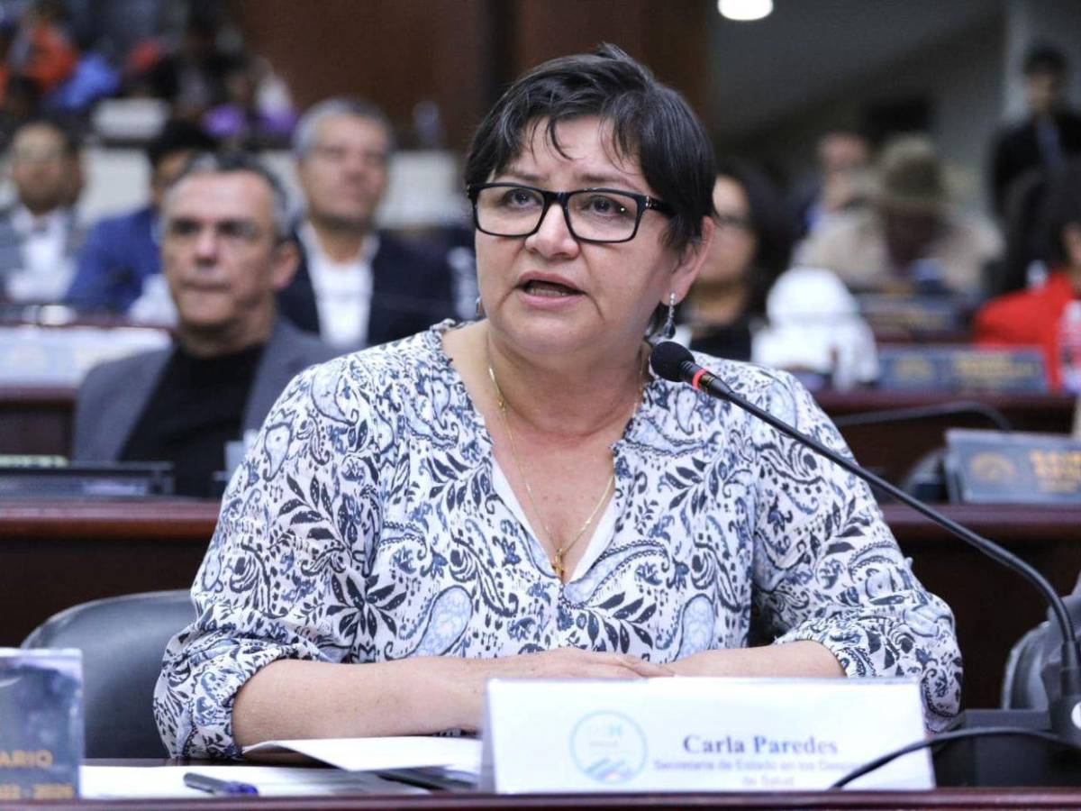 Desde nepotismo hasta escasez de algodón: manchas en la gestión de Carla Paredes