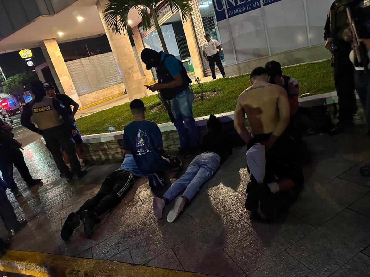 Capturan a cinco supuestos pandilleros frente a un centro comercial de Tegucigalpa