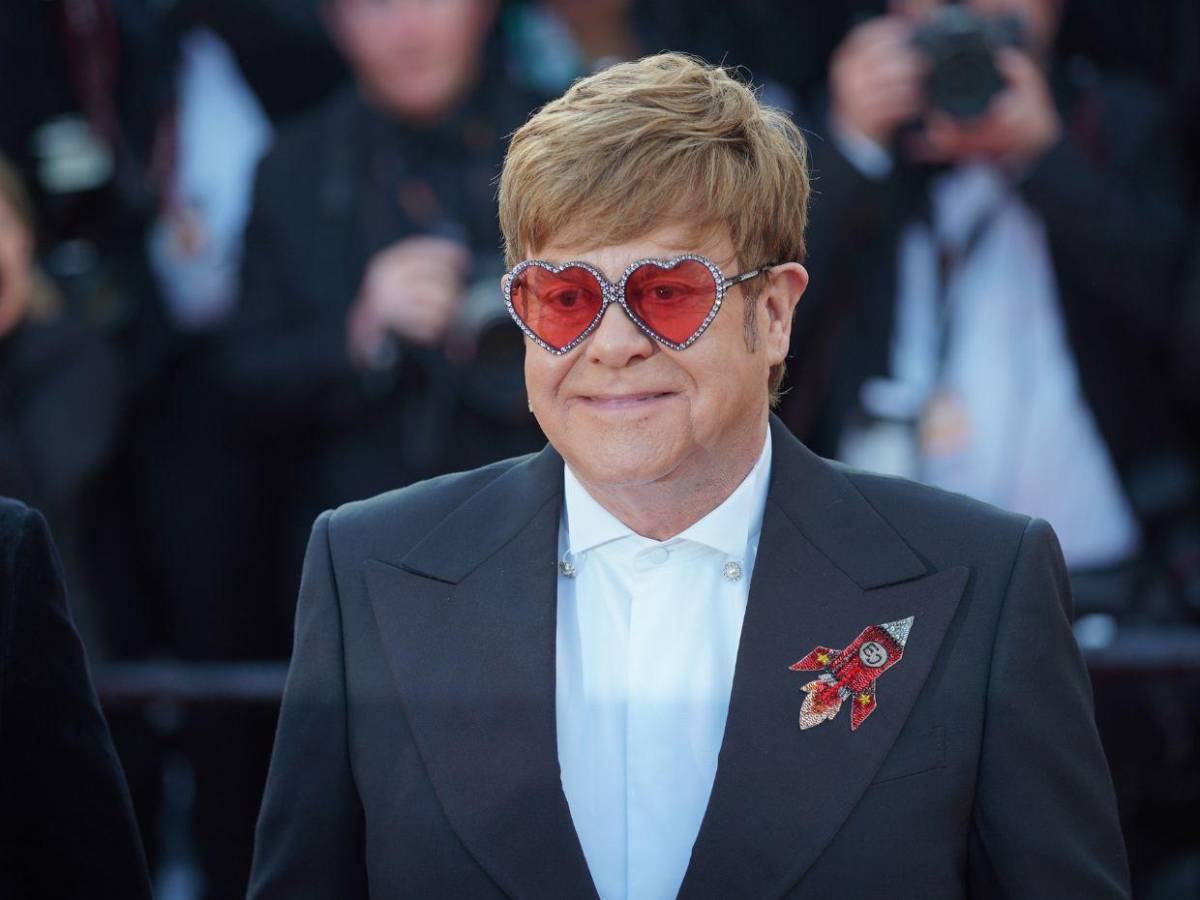 Elton John revela que perdió la visión en su ojo derecho por esta razón