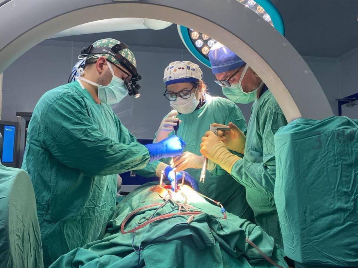 Hospital Escuela operó a nueve pacientes en brigada de cirugía de columna