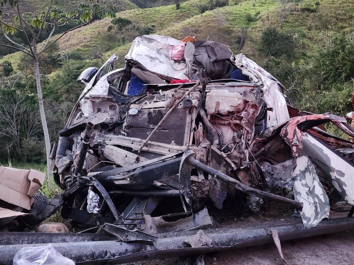 Dos muertos y 12 personas heridas deja volcamiento de bus en la CA-4