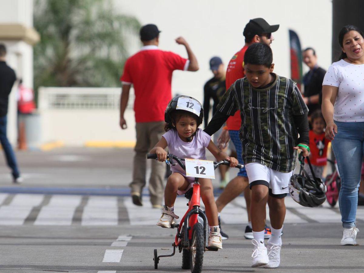 Adorables y veloces: los niños de la categoría de 0 a 4 años de la Vuelta Ciclística Infantil