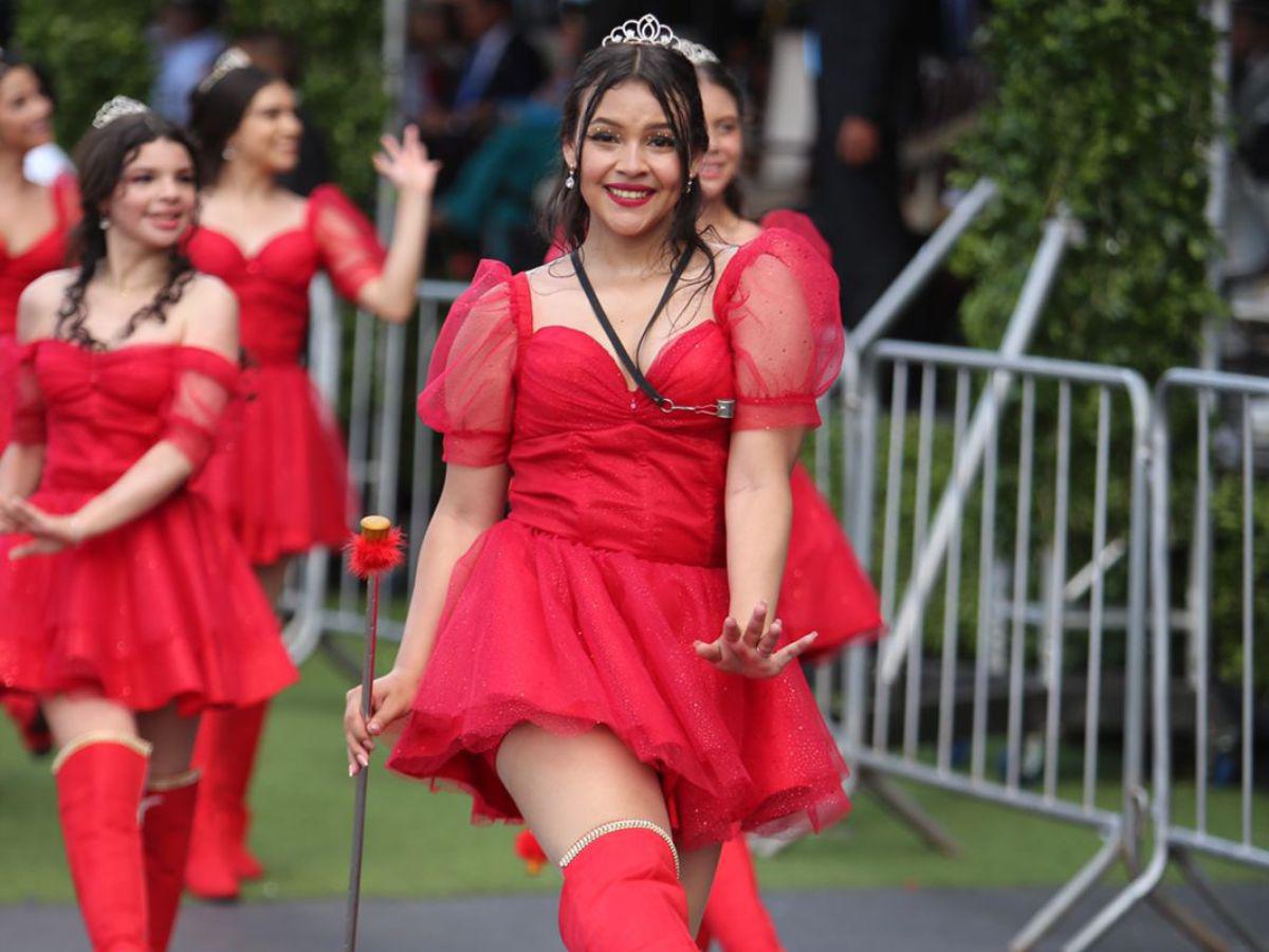 Las palillonas con las más bellas sonrisas durante los desfiles patrios