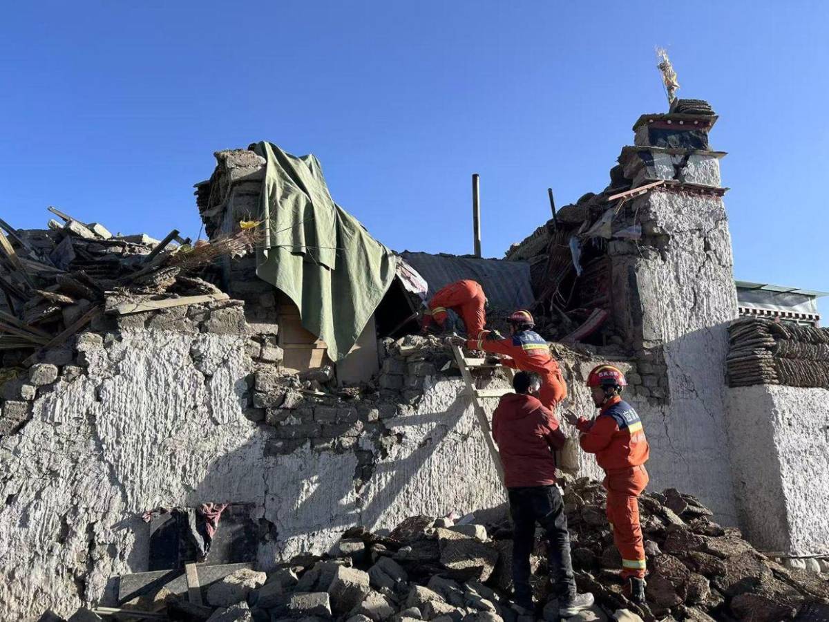 Muertos, derrumbes y búsqueda de cuerpos: caos tras terremoto en China