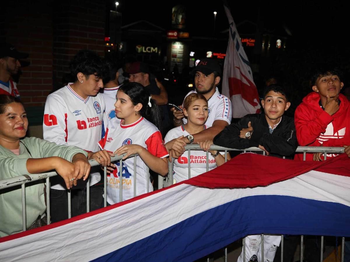 Así fue el banderazo de la Ultra Fiel al Olimpia previo a la gran final