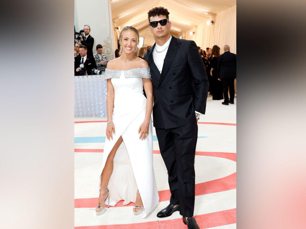 Patrick y Brittany Mahomes lucieron trajes de Hugo Boss en la Met Gala 2023.