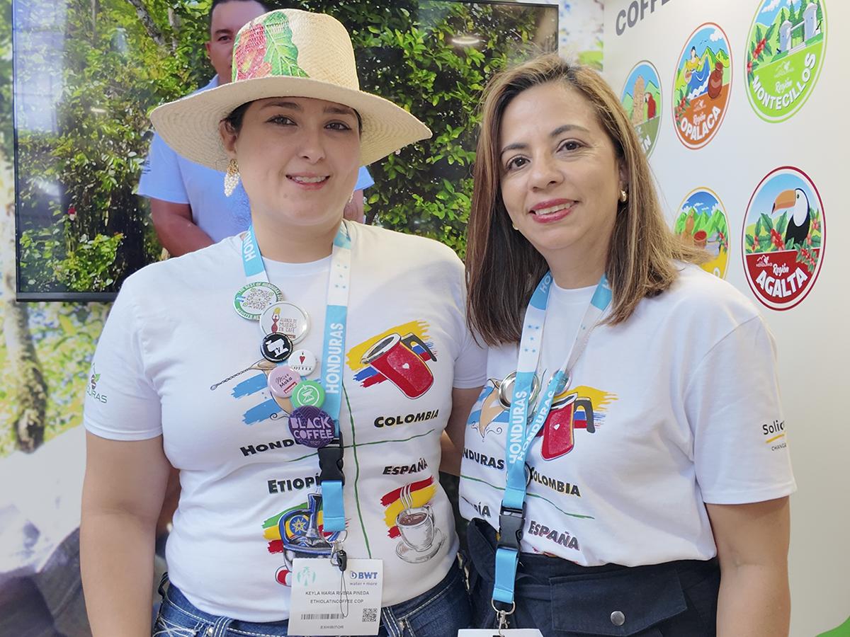 <i>Representantes de AMUCAFE presentes en el World of Coffee 2024.</i>