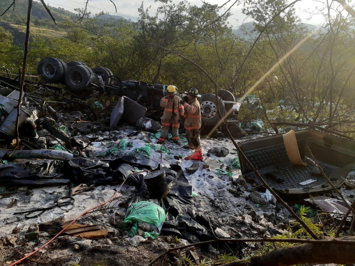 Fatal choque de rastras deja dos personas muertas en la cuesta de La Virgen