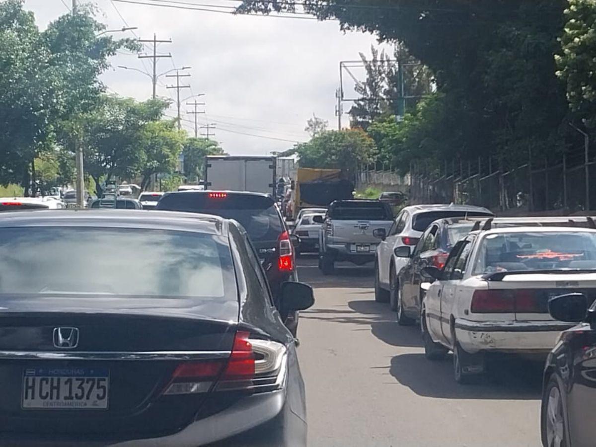 Cierre del bulevar Suyapa causa enorme tráfico para los capitalinos